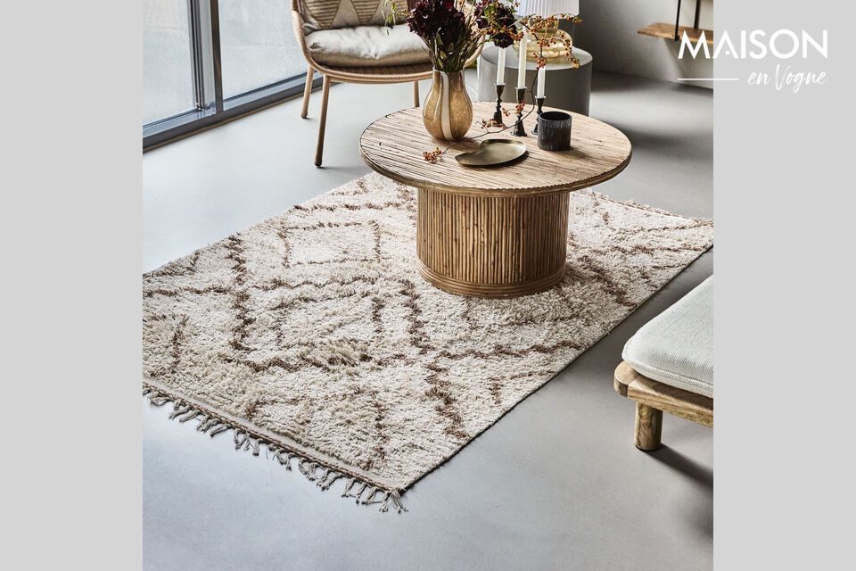 Bring radiance and comfort with this golden cotton rug.