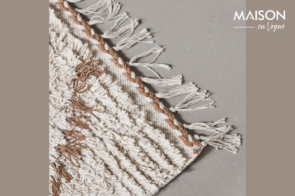 Discover the timeless elegance of the Minis golden cotton rug, a refined addition to your interior