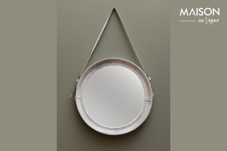 Introduce a touch of originality and refinement to your home with our new square mirror