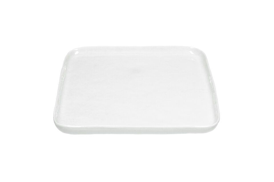 Combine modernity and practicality with this square plate.