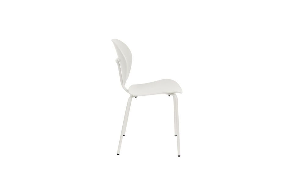 Discover the hidden potential of recycled plastic with The Ocean chair in white