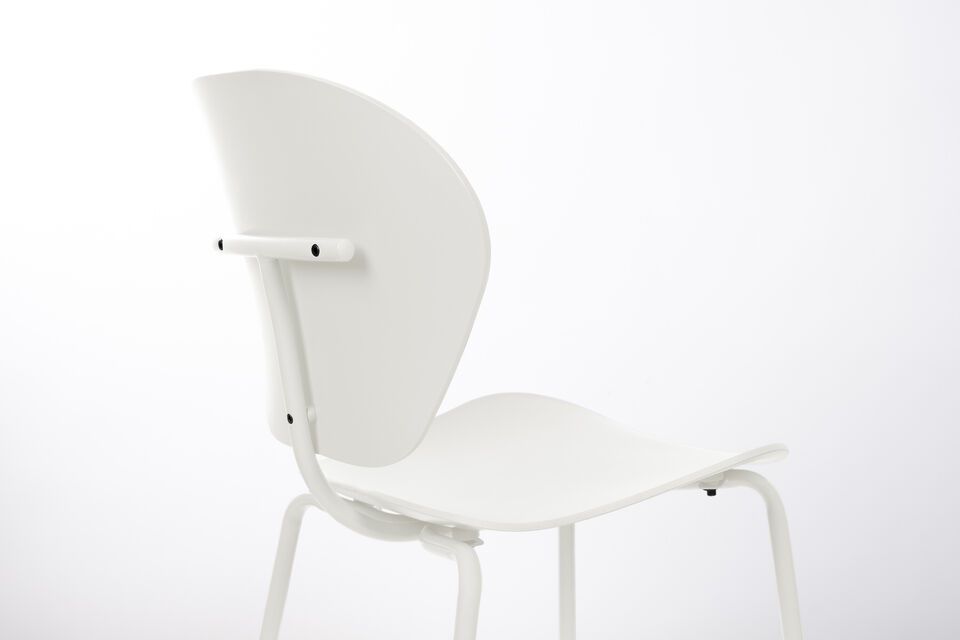 Each chair is unique and comes with a QR-code detailing the precise origin of the plastic used