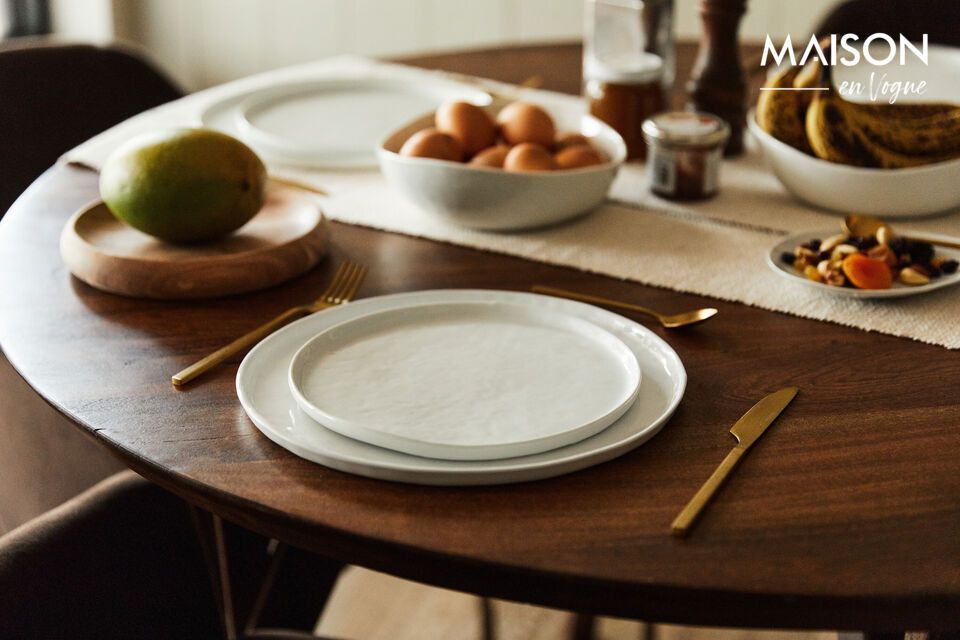 Discover the timeless charm and sturdiness of the Woody dark wood 6-seater tabletop